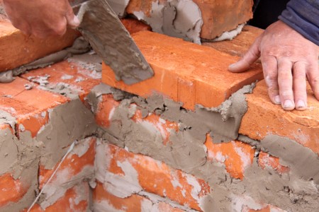 Укладка кирпичной стены